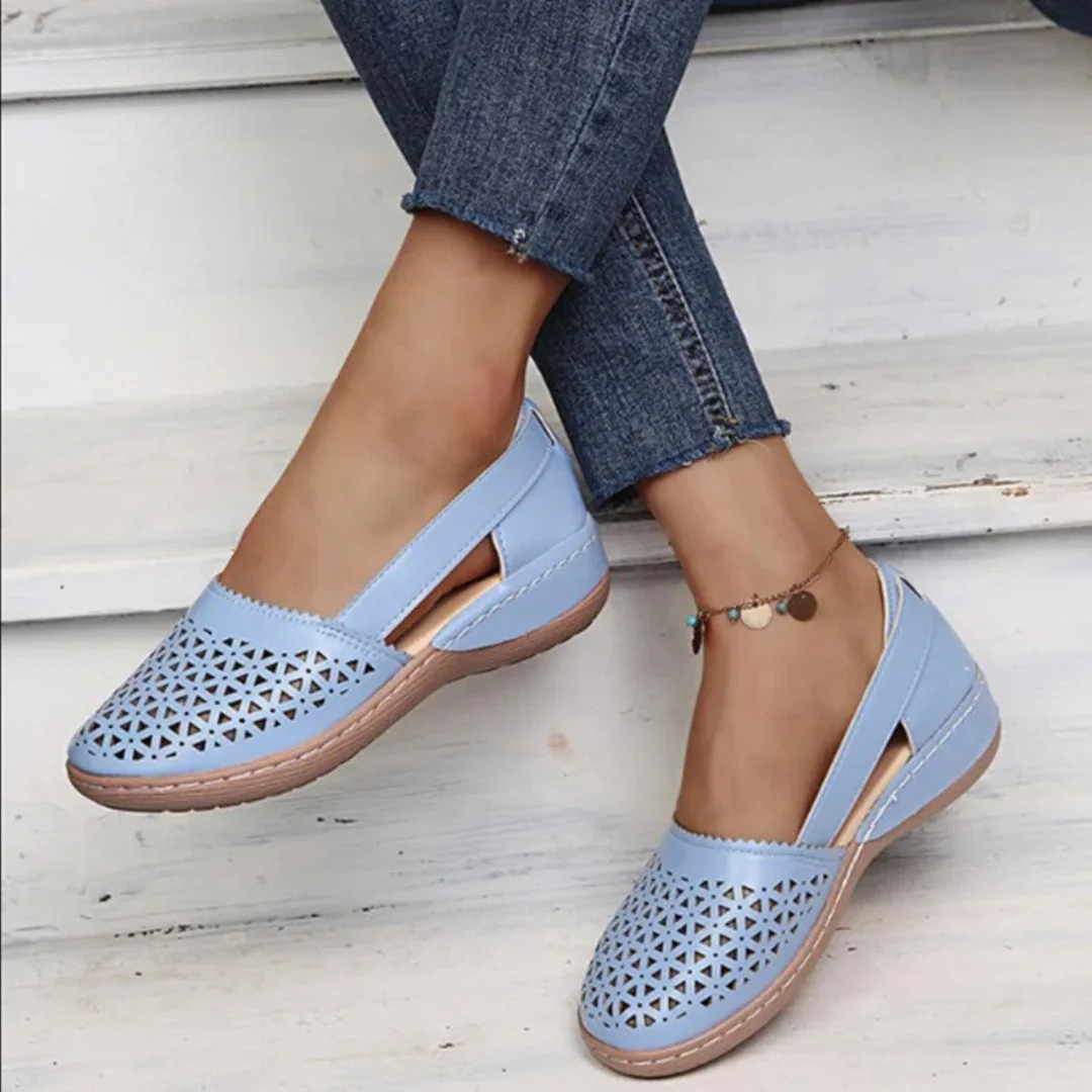 Comfortable Women's Cushioned Shoes with Contoured Support and Breathable Design for All-Day Comfort