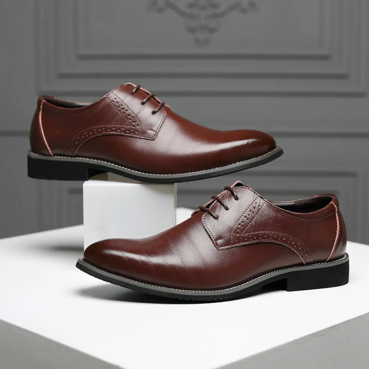 Ανδρικά επίσημα παπούτσια brogue με διακοσμητικές διατρήσεις Roma