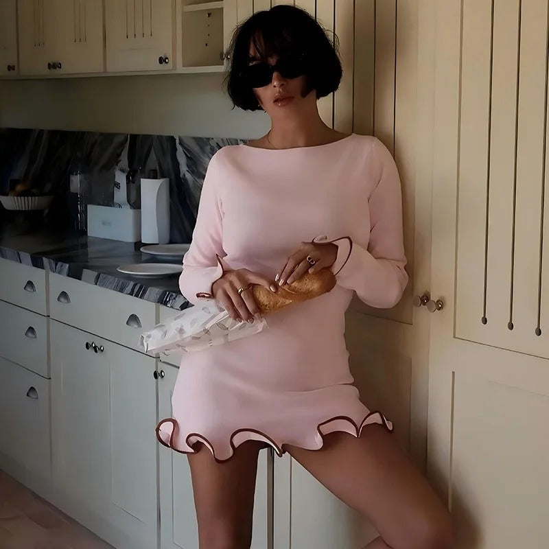 Vestido mini elegante con volantes y mangas largas