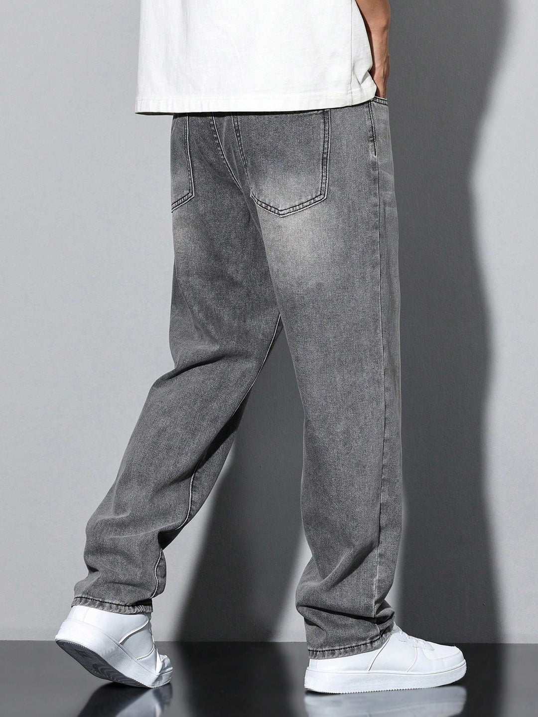 Men's Relaxed Jeans with Straight Leg