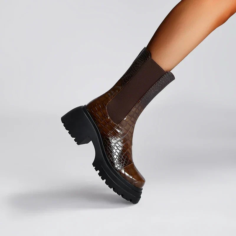 Darcy: botas de caña baja para mujer con suela dentada y paneles elásticos
