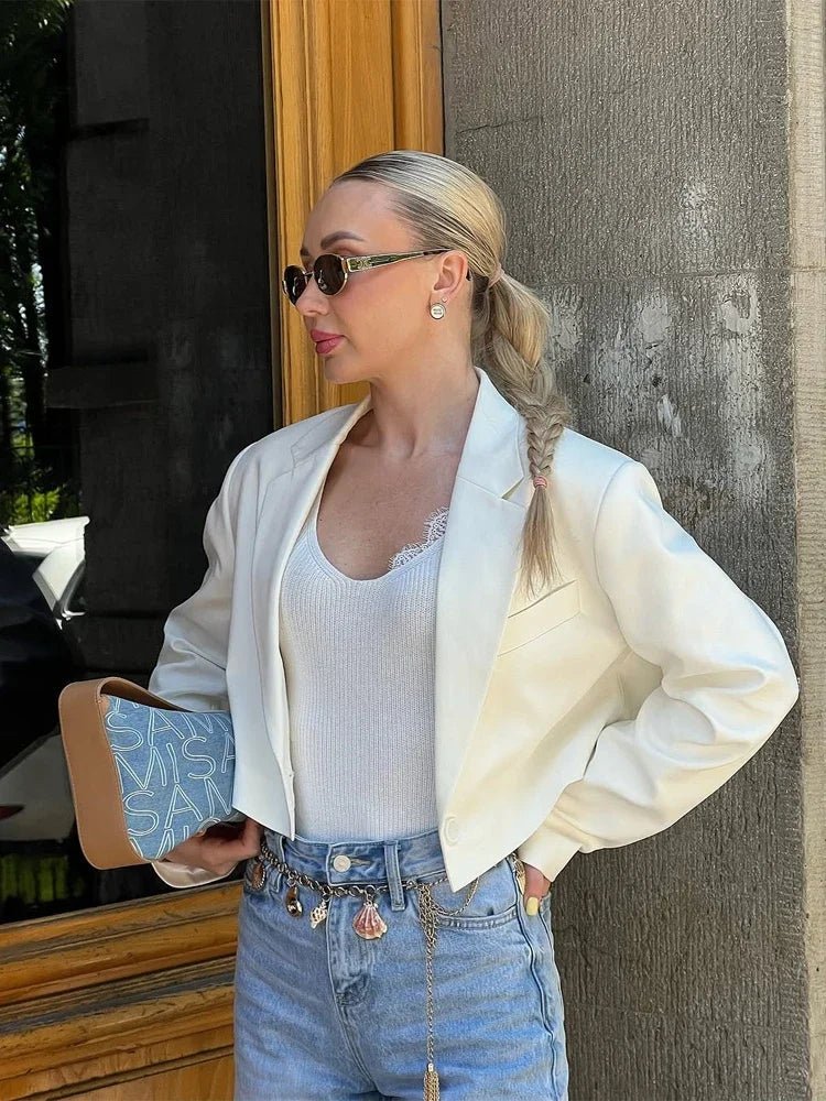 Pamela: chaqueta acolchada corta para mujer con hombros estructurados