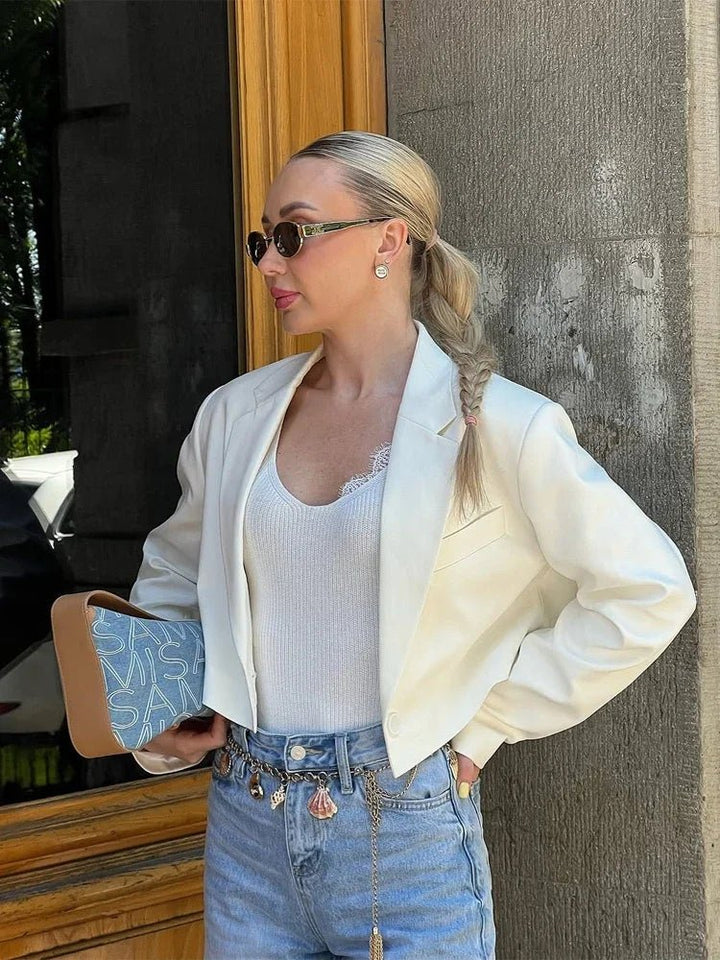 Pamela: chaqueta acolchada corta para mujer con hombros estructurados
