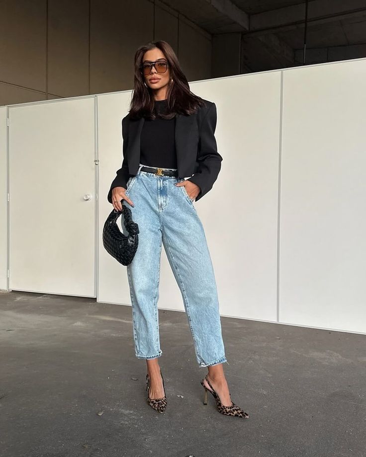 Pamela: chaqueta acolchada corta para mujer con hombros estructurados