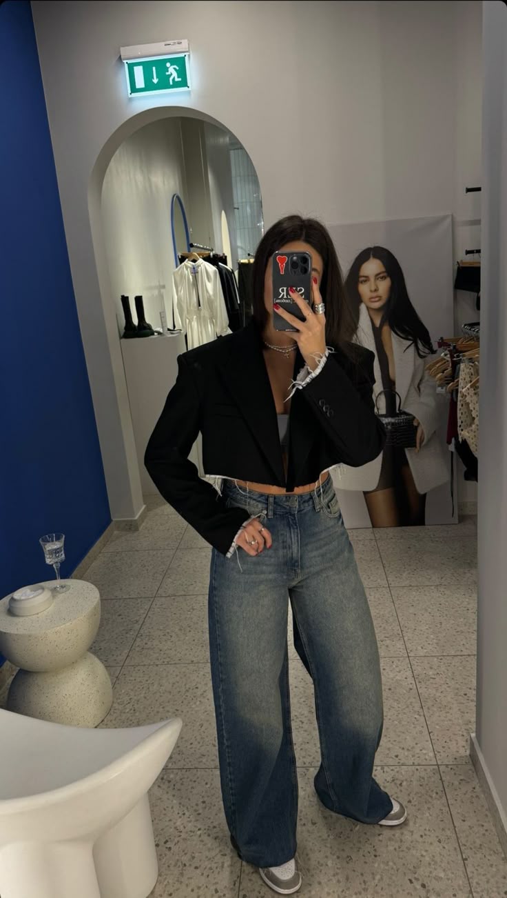 Pamela: chaqueta acolchada corta para mujer con hombros estructurados