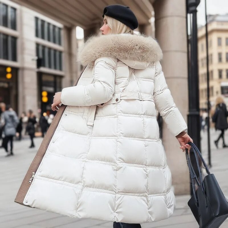 Winnie - Long manteau d’hiver pour femme avec capuche bordée de fausse fourrure